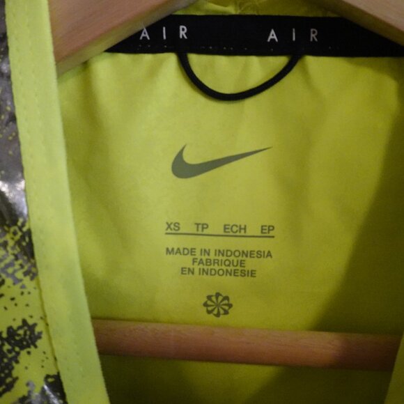 Nike Metallic Green Windbreaker Size XS - Picture 2 of 5
